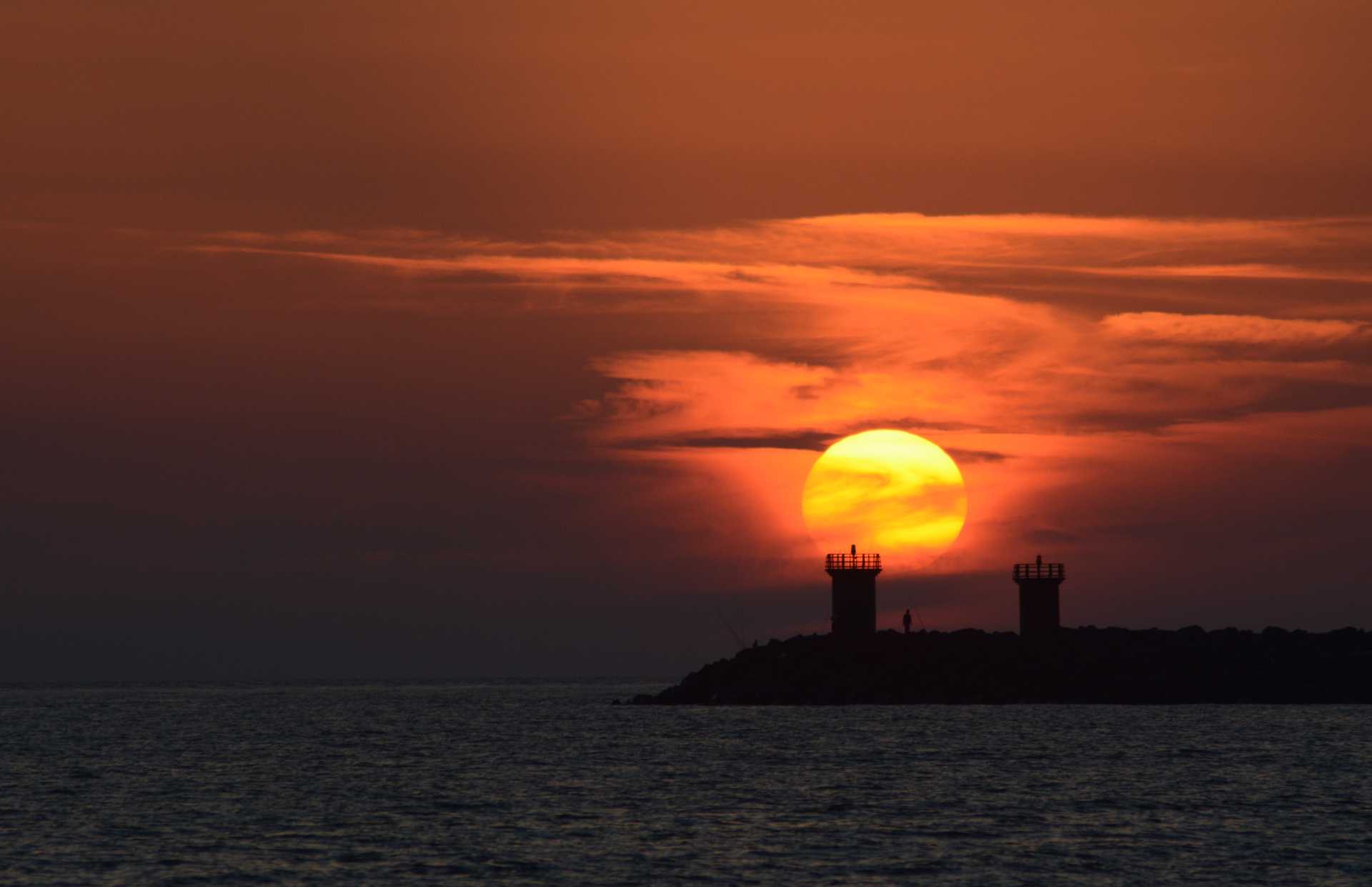 Perch ad Ostia si vede l''alba sul mare?